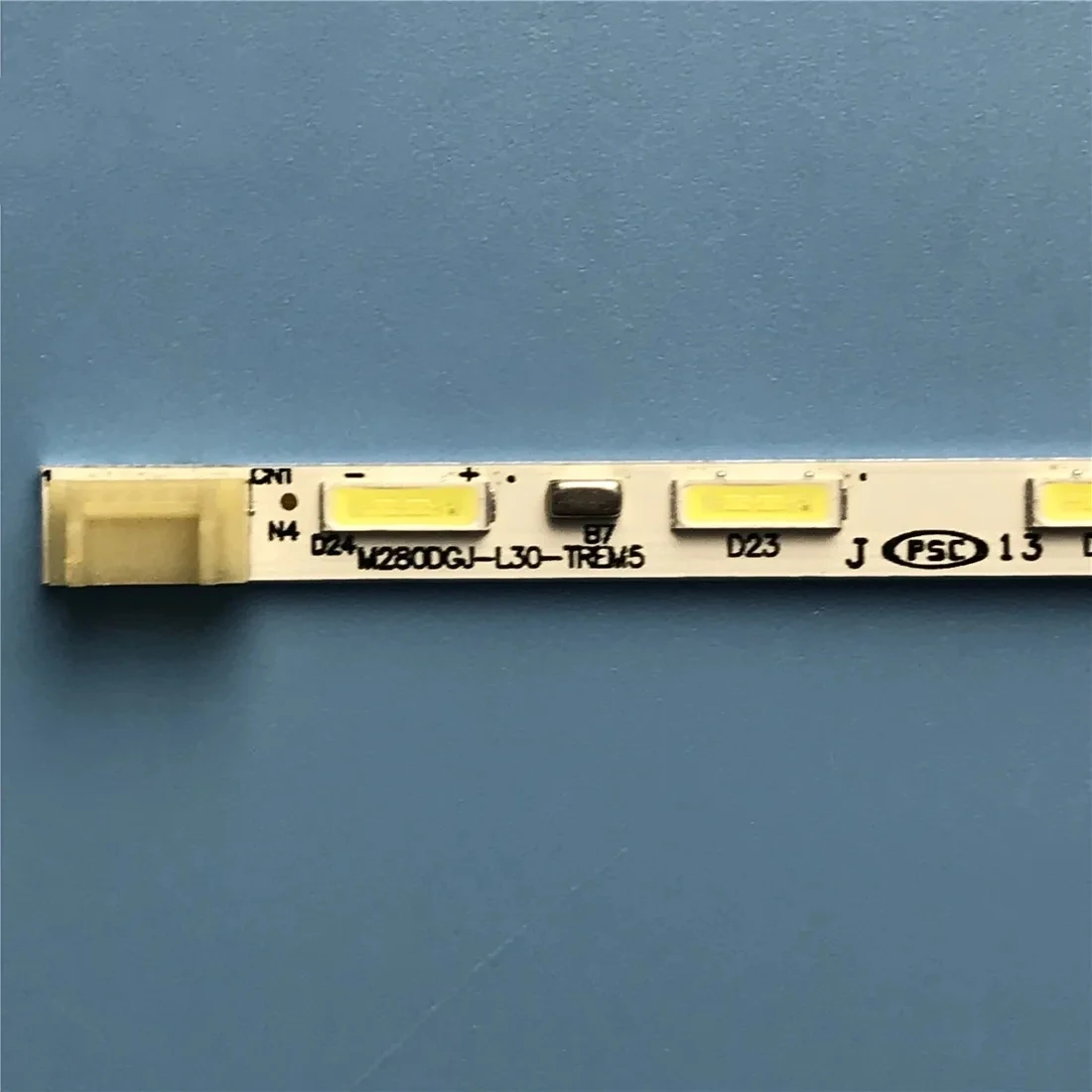 Barra LED para AOC 28" M280DGJ-L30-TREM5 6202B00087000 U2879VF 288P6L P2815QF U28E590DS PB287Q 280LM00004 2 Barra LED para AOC 28″ M280DGJ-L30-TREM5 6202B00087000 U2879VF 288P6L P2815QF U28E590DS PB287Q 280LM00004