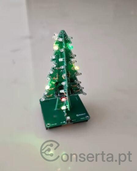 Kit de eletrónica Pinheiro de Natal para aprender ou praticar a soldar 1 Kit de eletrónica Pinheiro de Natal para aprender ou praticar a soldar